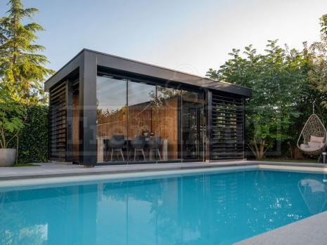 Buitenverblijf Verona model rechts 5200x3350x2500mm (bxdxh)