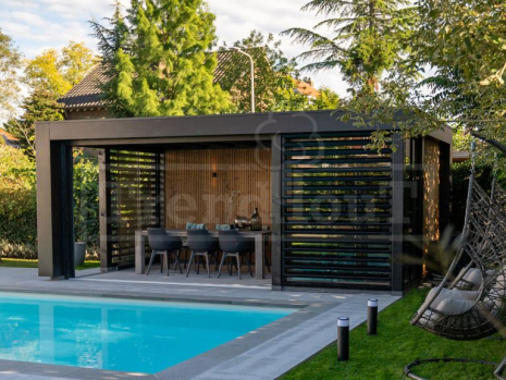 Buitenverblijf Verona model rechts 5100x3350x2500mm (bxdxh)