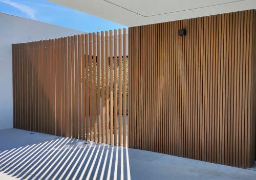 WEO Fiberdeck gevelbekleding l Brise soleil l 4.2x14.5x390 l Teak